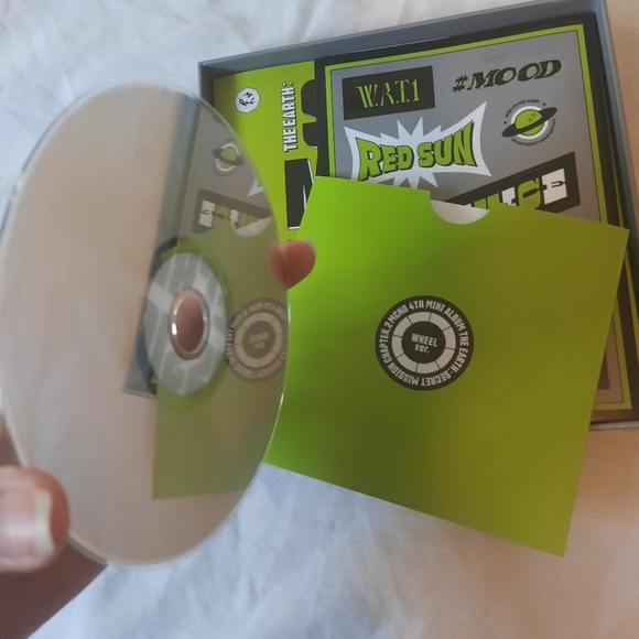 MCND - The Earth: Secret Mission Chapter 2 - 4th Mini Album - Picture 7 of 12